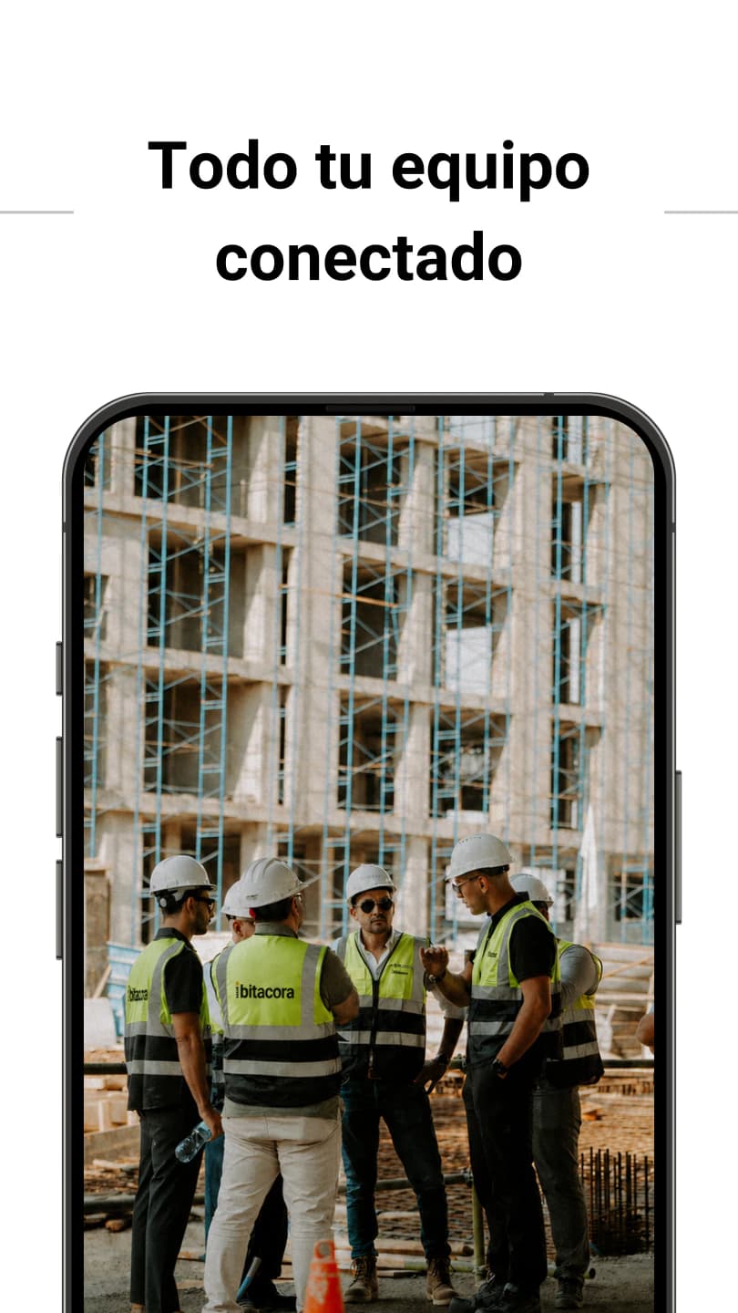 Equipo de construcción conectado, coordinándose en obra
